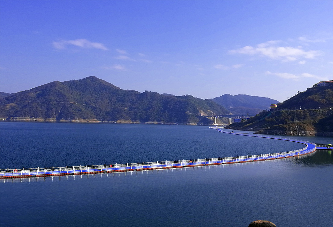 貴州羅甸水上大型漂浮走道